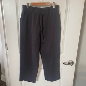 American Eagle black cut off sweat pants with pockets.